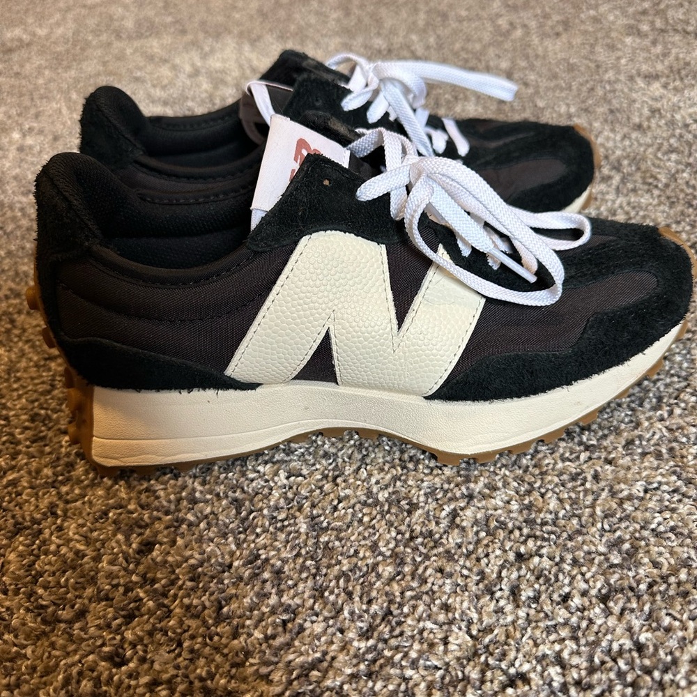 New Balance 327 Sneakers